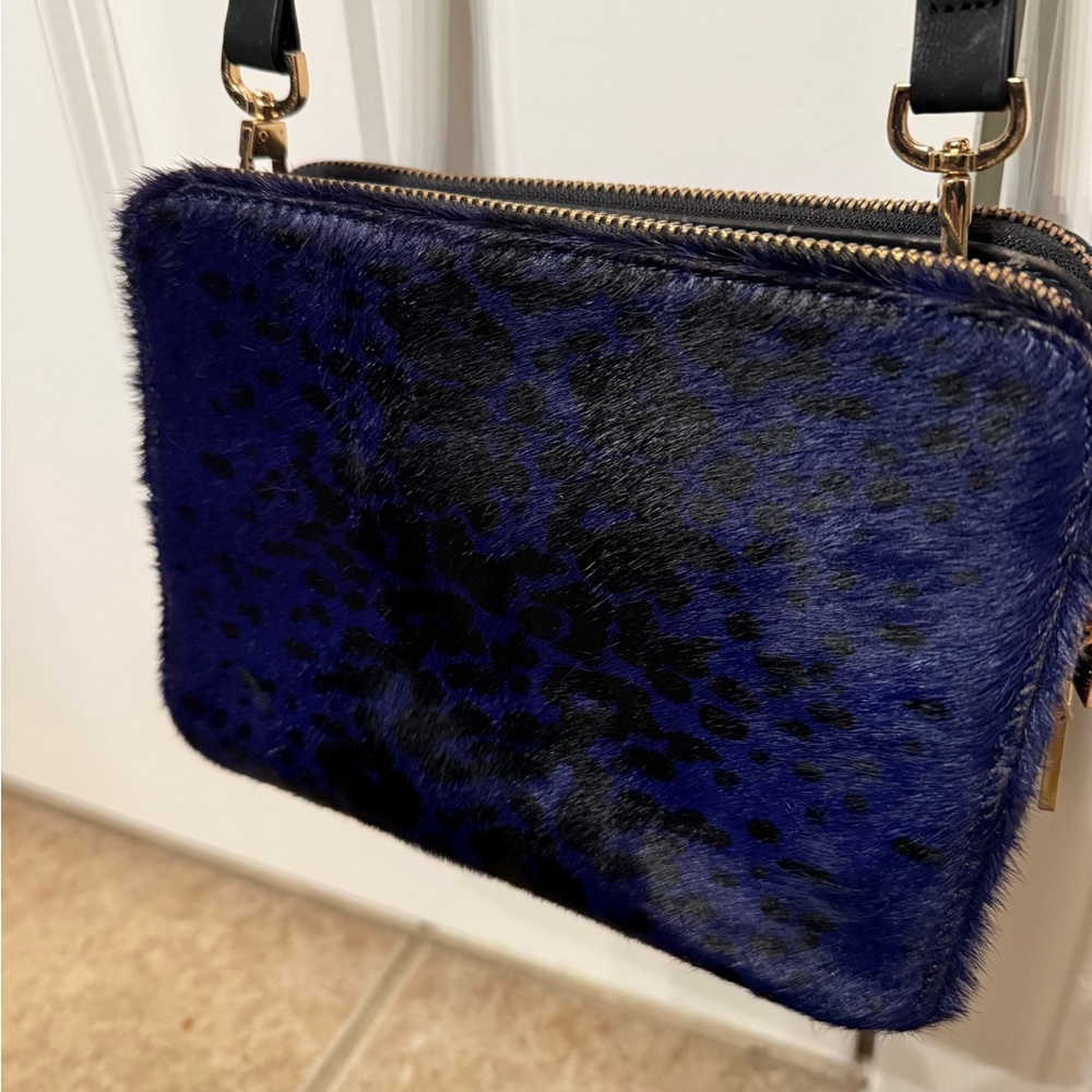 Navy Blue Crossbody Bag with Luxurious Texture and Gold Hardware